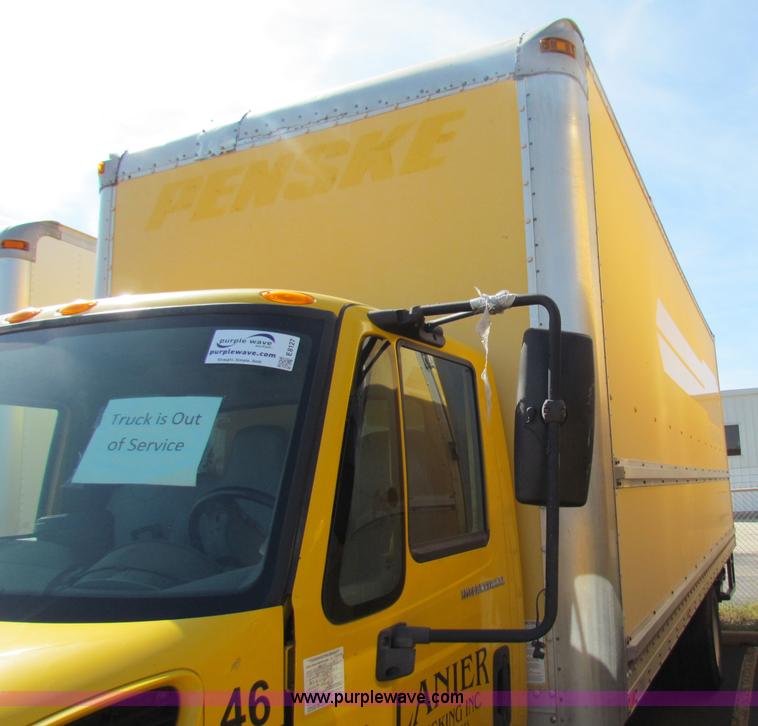 image for item E8127 2004 International DuraStar 4300 box truck