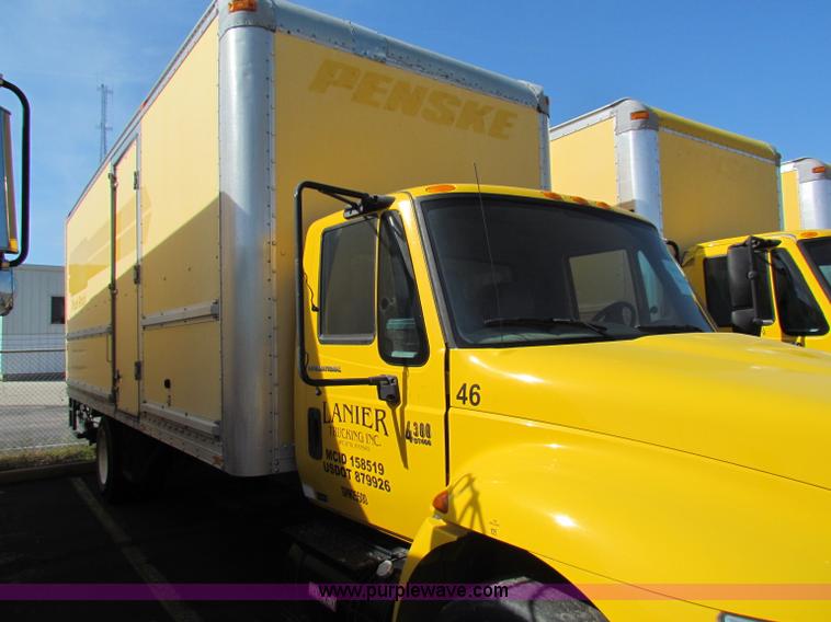 image for item E8127 2004 International DuraStar 4300 box truck
