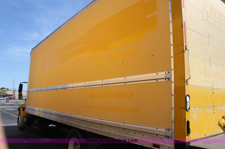 image for item E8129 2004 International DuraStar 4300 box truck