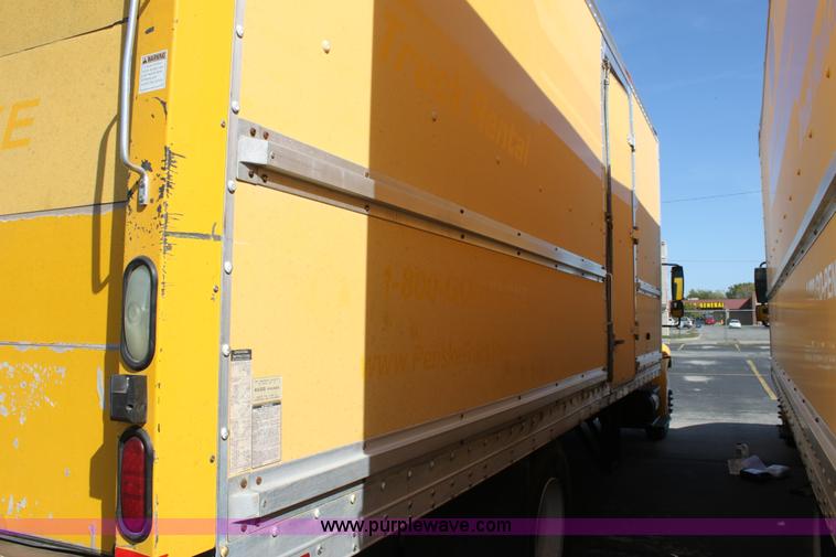 image for item E8129 2004 International DuraStar 4300 box truck