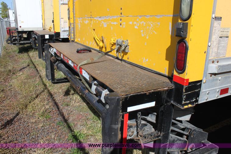 image for item E8129 2004 International DuraStar 4300 box truck