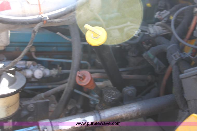 image for item E8129 2004 International DuraStar 4300 box truck