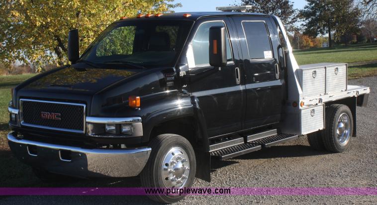 image for item F2692 2006 GMC C5500 Crew Cab flatbed truck