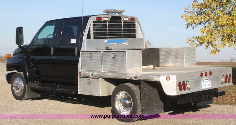 image for item F2692 2006 GMC C5500 Crew Cab flatbed truck