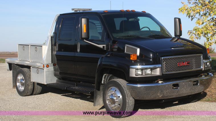 image for item F2692 2006 GMC C5500 Crew Cab flatbed truck