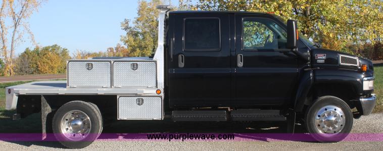 image for item F2692 2006 GMC C5500 Crew Cab flatbed truck