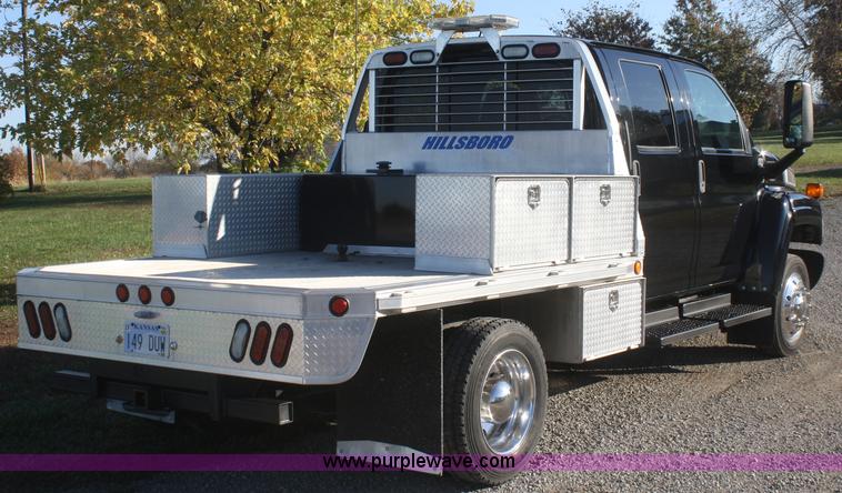 image for item F2692 2006 GMC C5500 Crew Cab flatbed truck