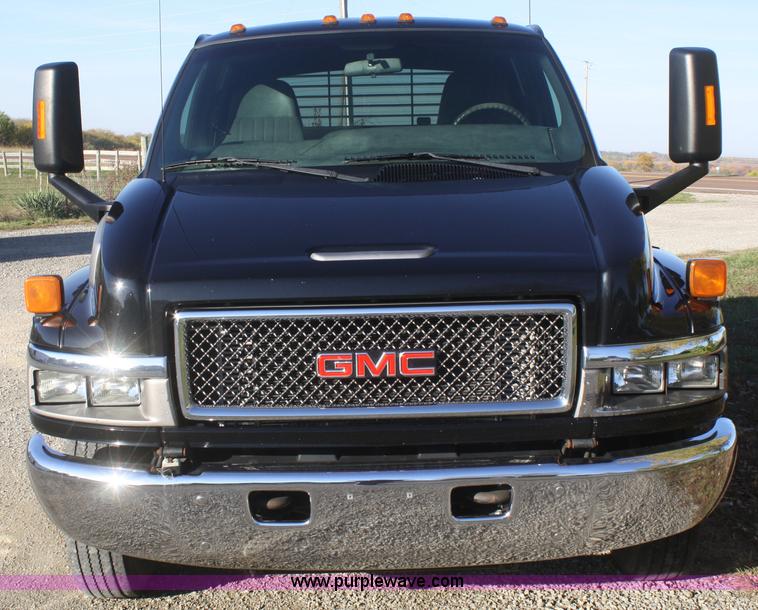 image for item F2692 2006 GMC C5500 Crew Cab flatbed truck