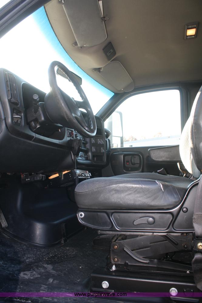 image for item F2692 2006 GMC C5500 Crew Cab flatbed truck