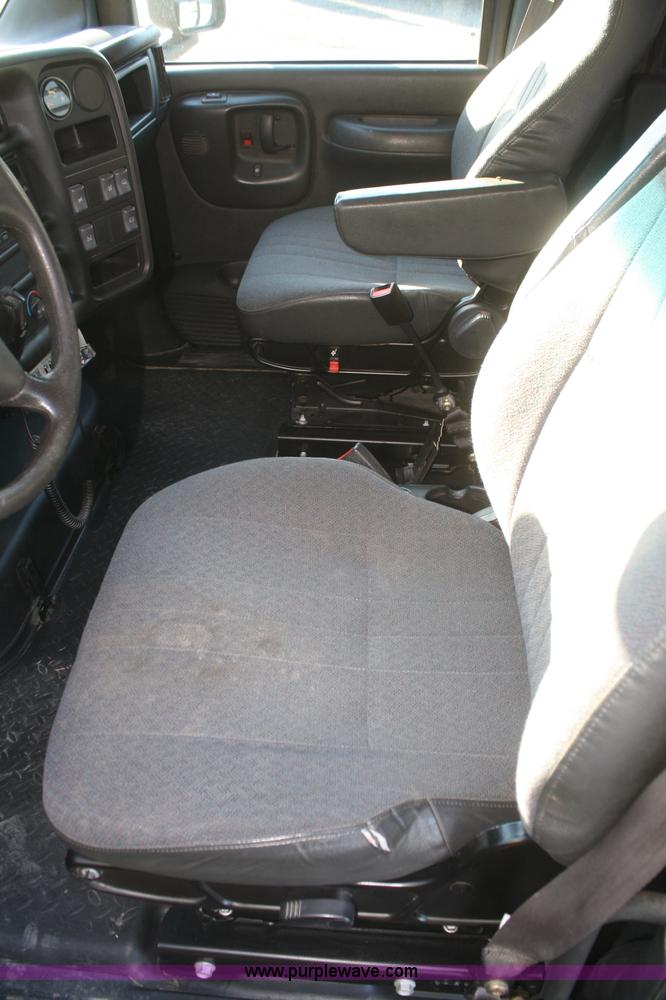 image for item F2692 2006 GMC C5500 Crew Cab flatbed truck