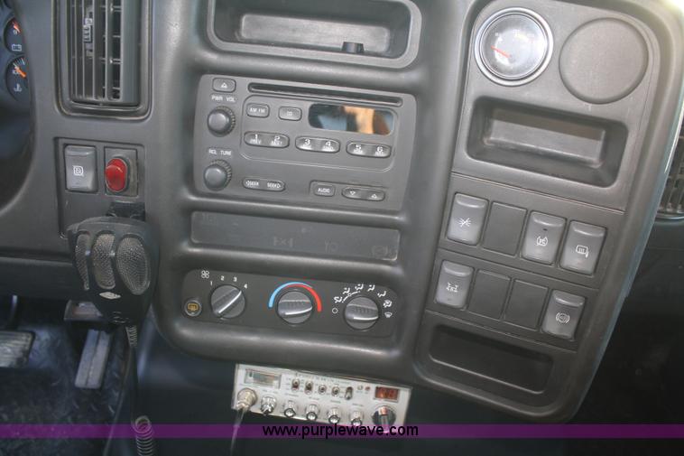 image for item F2692 2006 GMC C5500 Crew Cab flatbed truck