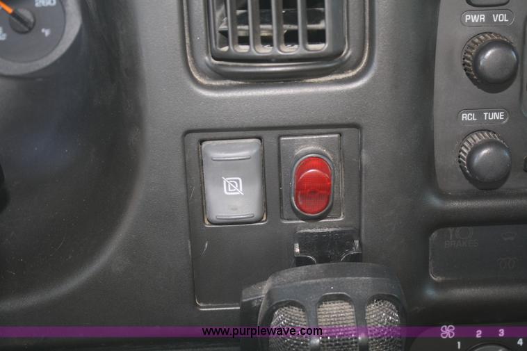 image for item F2692 2006 GMC C5500 Crew Cab flatbed truck