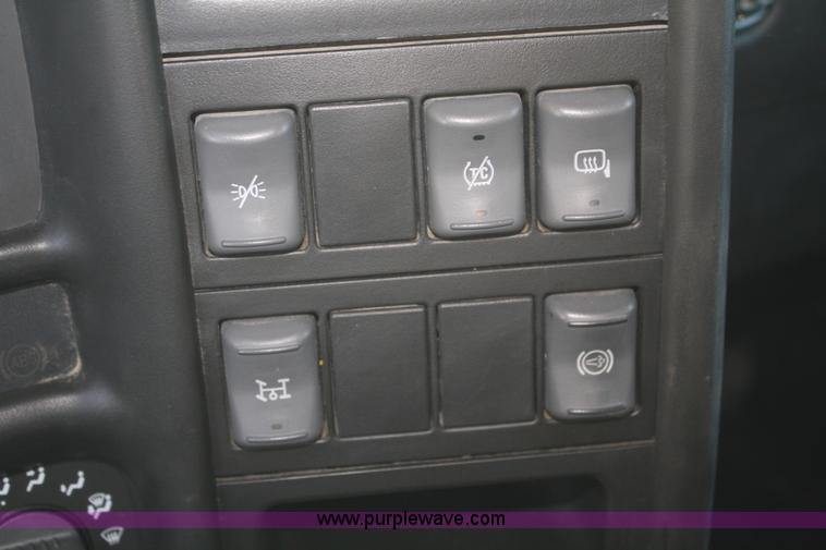 image for item F2692 2006 GMC C5500 Crew Cab flatbed truck