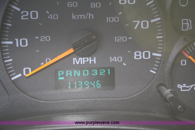 image for item F2692 2006 GMC C5500 Crew Cab flatbed truck