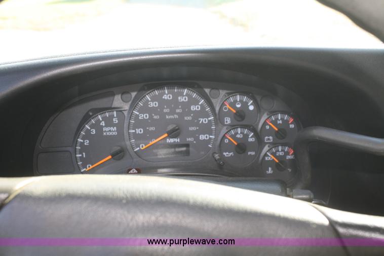 image for item F2692 2006 GMC C5500 Crew Cab flatbed truck