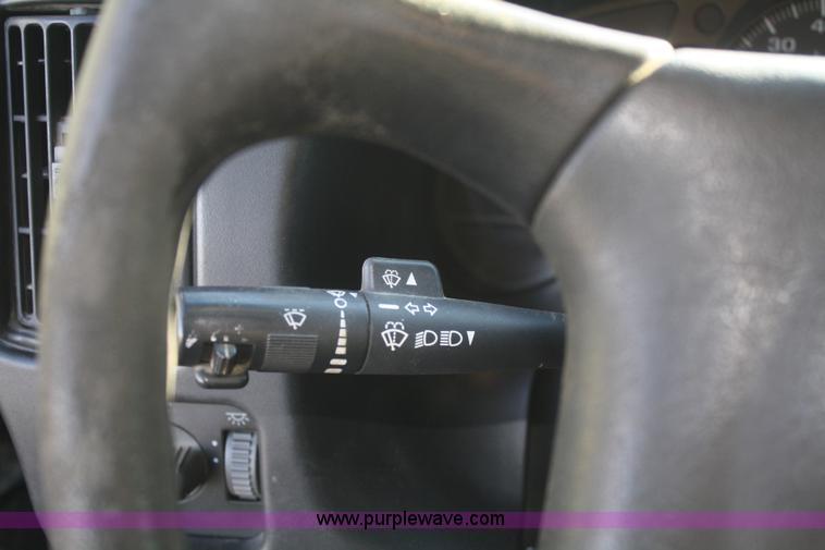 image for item F2692 2006 GMC C5500 Crew Cab flatbed truck