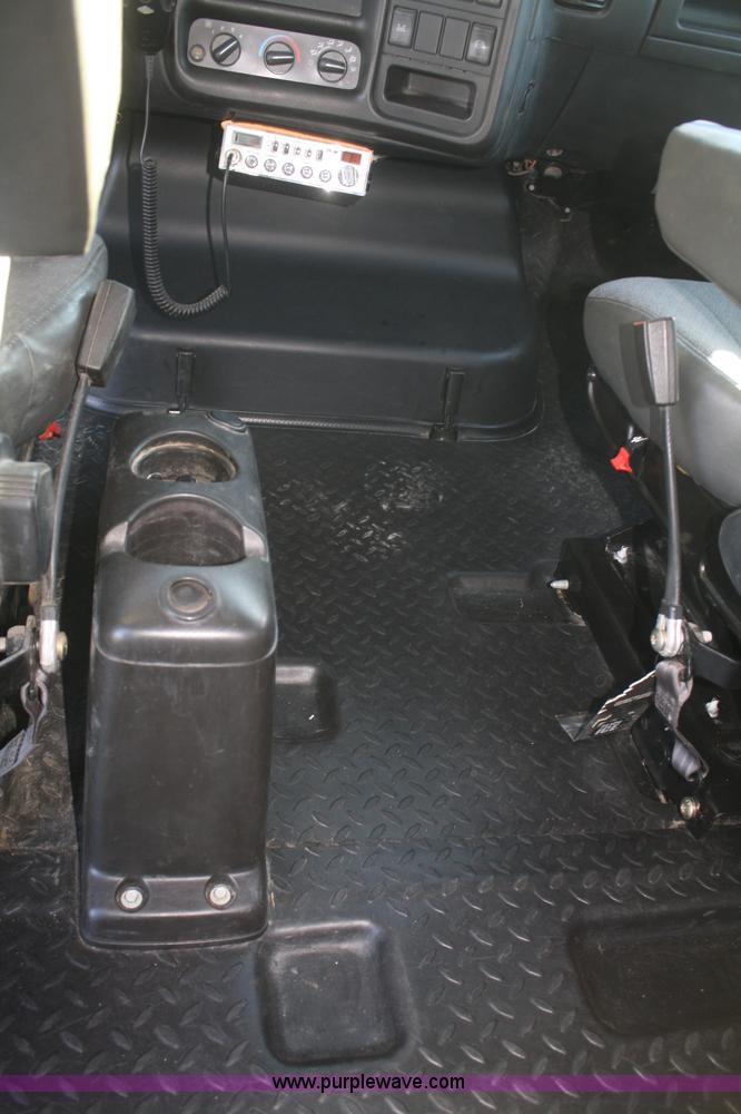 image for item F2692 2006 GMC C5500 Crew Cab flatbed truck