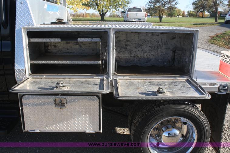 image for item F2692 2006 GMC C5500 Crew Cab flatbed truck
