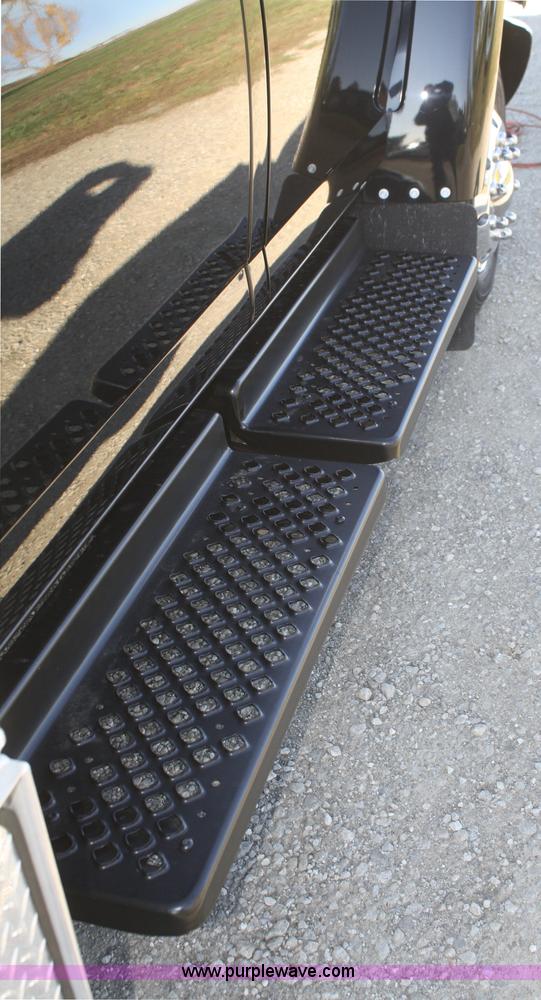 image for item F2692 2006 GMC C5500 Crew Cab flatbed truck