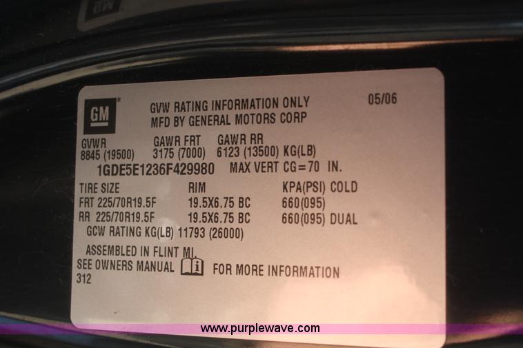 image for item F2692 2006 GMC C5500 Crew Cab flatbed truck