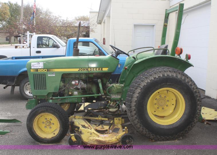 image for item F2701 John Deere 950 utility tractor