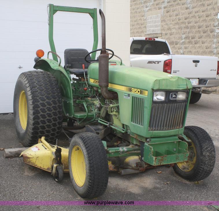 image for item F2701 John Deere 950 utility tractor