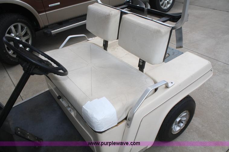 Legend golf cart in Topeka, KS Item F2702 sold Purple Wave