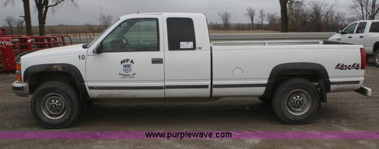 image for item F2705 1998 Chevrolet Silverado K2500 Extended Cab pickup truck
