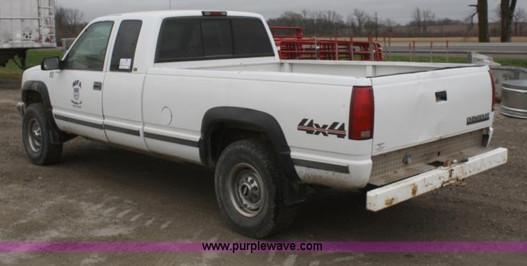 image for item F2705 1998 Chevrolet Silverado K2500 Extended Cab pickup truck