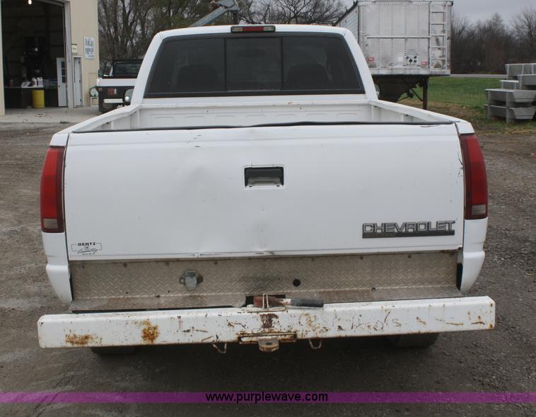image for item F2705 1998 Chevrolet Silverado K2500 Extended Cab pickup truck