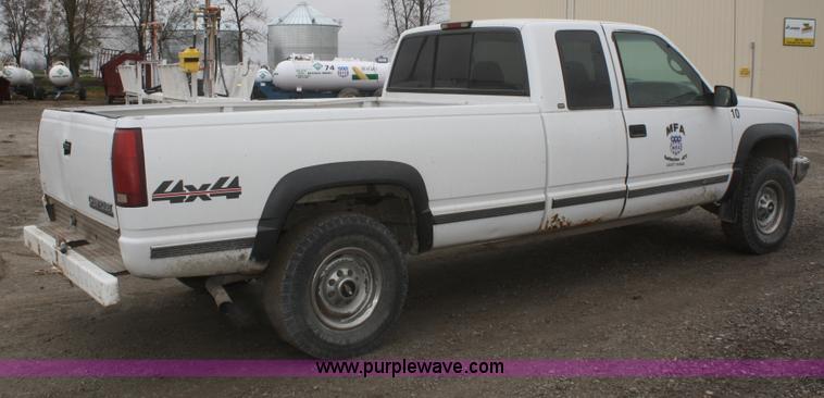 image for item F2705 1998 Chevrolet Silverado K2500 Extended Cab pickup truck