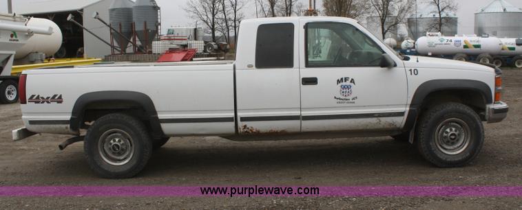 image for item F2705 1998 Chevrolet Silverado K2500 Extended Cab pickup truck