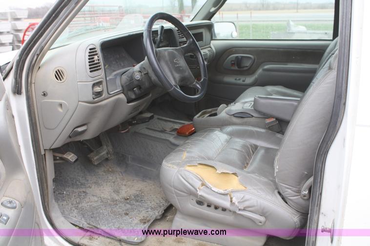 image for item F2705 1998 Chevrolet Silverado K2500 Extended Cab pickup truck