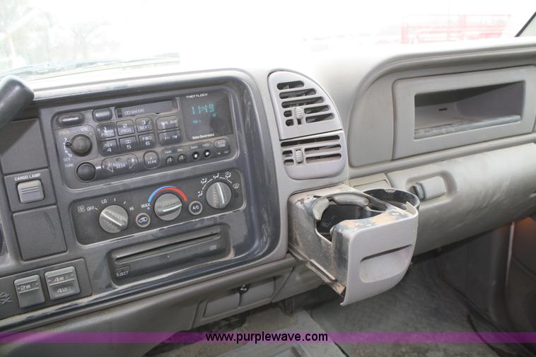 image for item F2705 1998 Chevrolet Silverado K2500 Extended Cab pickup truck