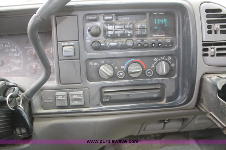 image for item F2705 1998 Chevrolet Silverado K2500 Extended Cab pickup truck