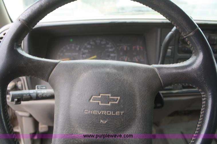 image for item F2705 1998 Chevrolet Silverado K2500 Extended Cab pickup truck