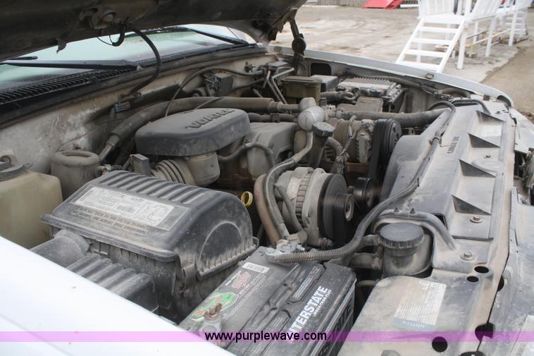 image for item F2705 1998 Chevrolet Silverado K2500 Extended Cab pickup truck