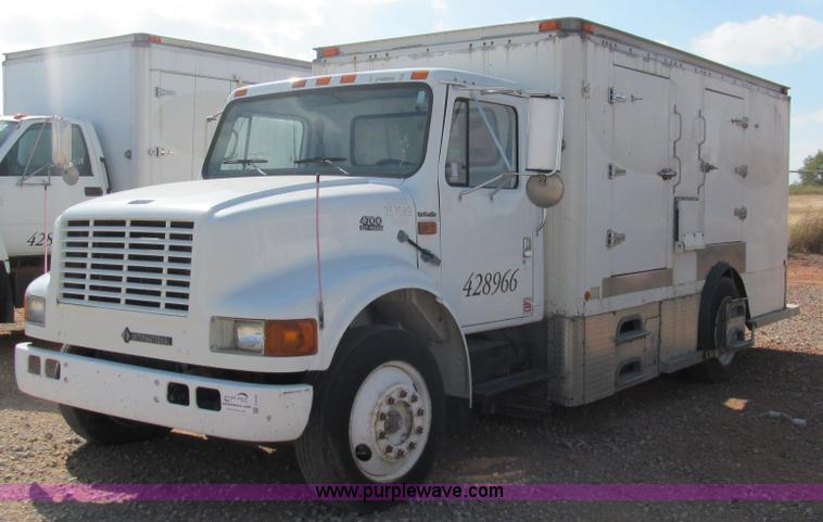 image for item F3056 1998 International 4700 refrigerated box truck