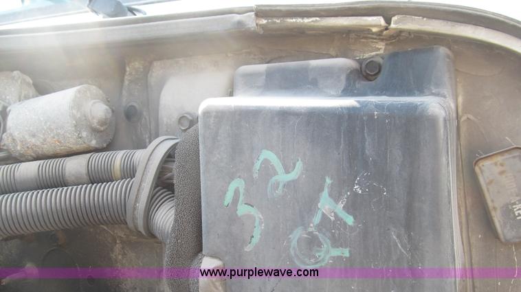 image for item F3056 1998 International 4700 refrigerated box truck