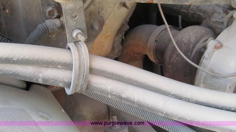 image for item F3056 1998 International 4700 refrigerated box truck