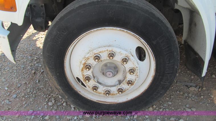 image for item F3056 1998 International 4700 refrigerated box truck