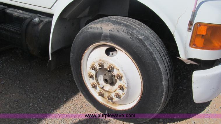 image for item F3056 1998 International 4700 refrigerated box truck