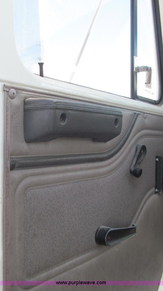 image for item F3056 1998 International 4700 refrigerated box truck