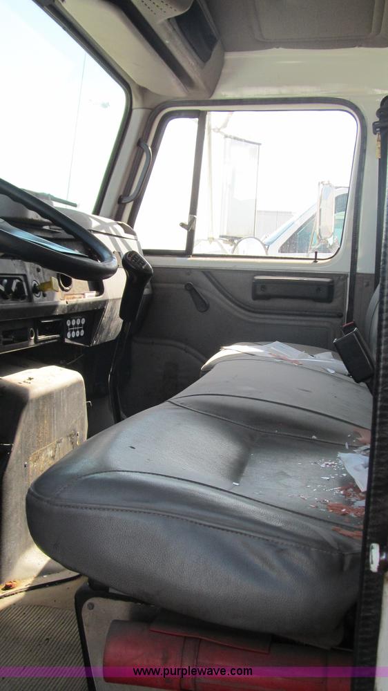 image for item F3056 1998 International 4700 refrigerated box truck