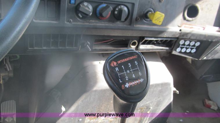 image for item F3056 1998 International 4700 refrigerated box truck