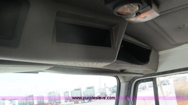 image for item F3056 1998 International 4700 refrigerated box truck