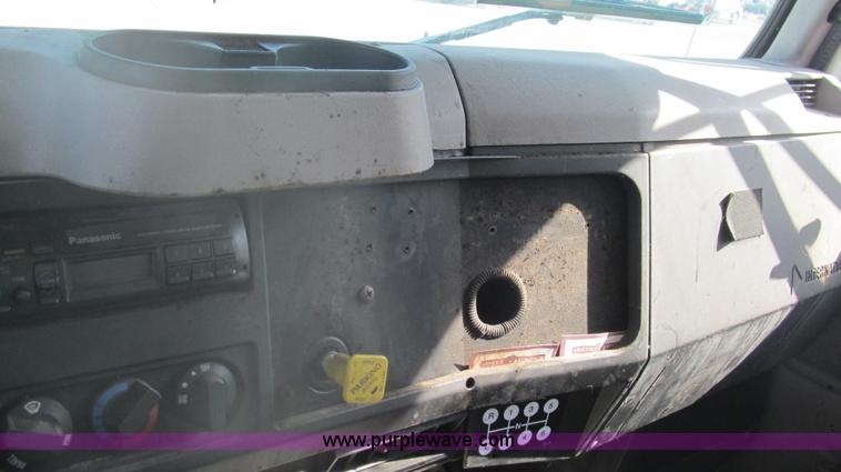 image for item F3056 1998 International 4700 refrigerated box truck