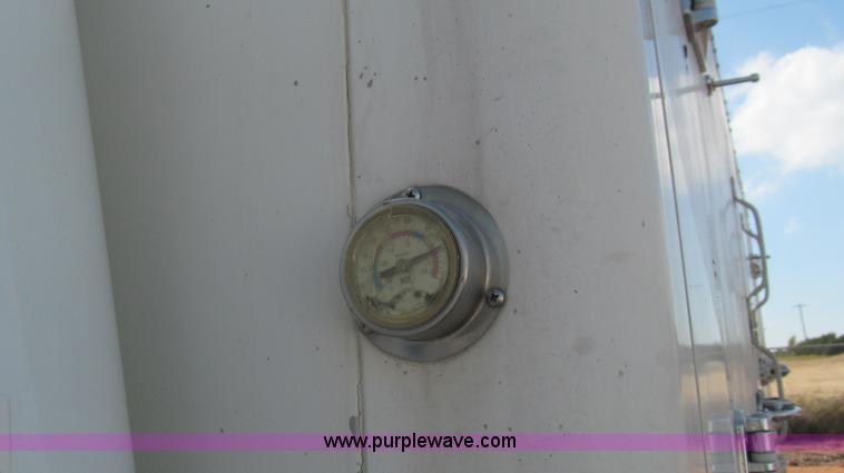 image for item F3056 1998 International 4700 refrigerated box truck