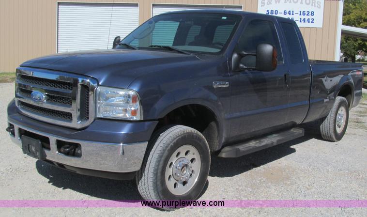 image for item F3062 2006 Ford F250 Lariat Super Duty FX4 SuperCab pickup truck