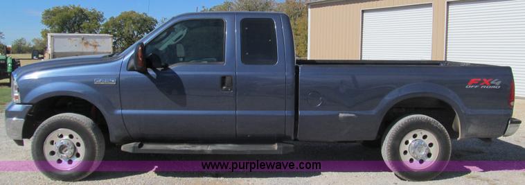 image for item F3062 2006 Ford F250 Lariat Super Duty FX4 SuperCab pickup truck